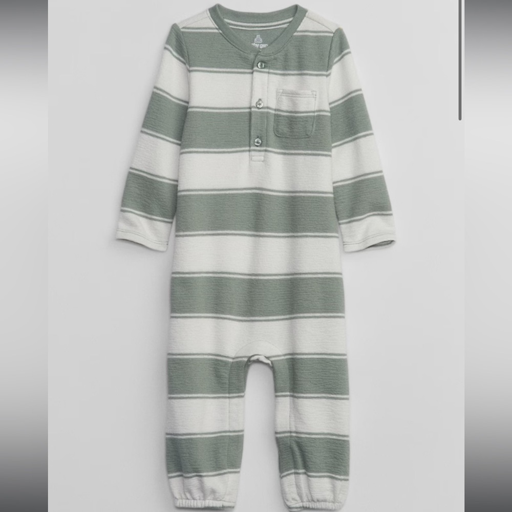 Baby GAP 3-6m long sleeve onsie